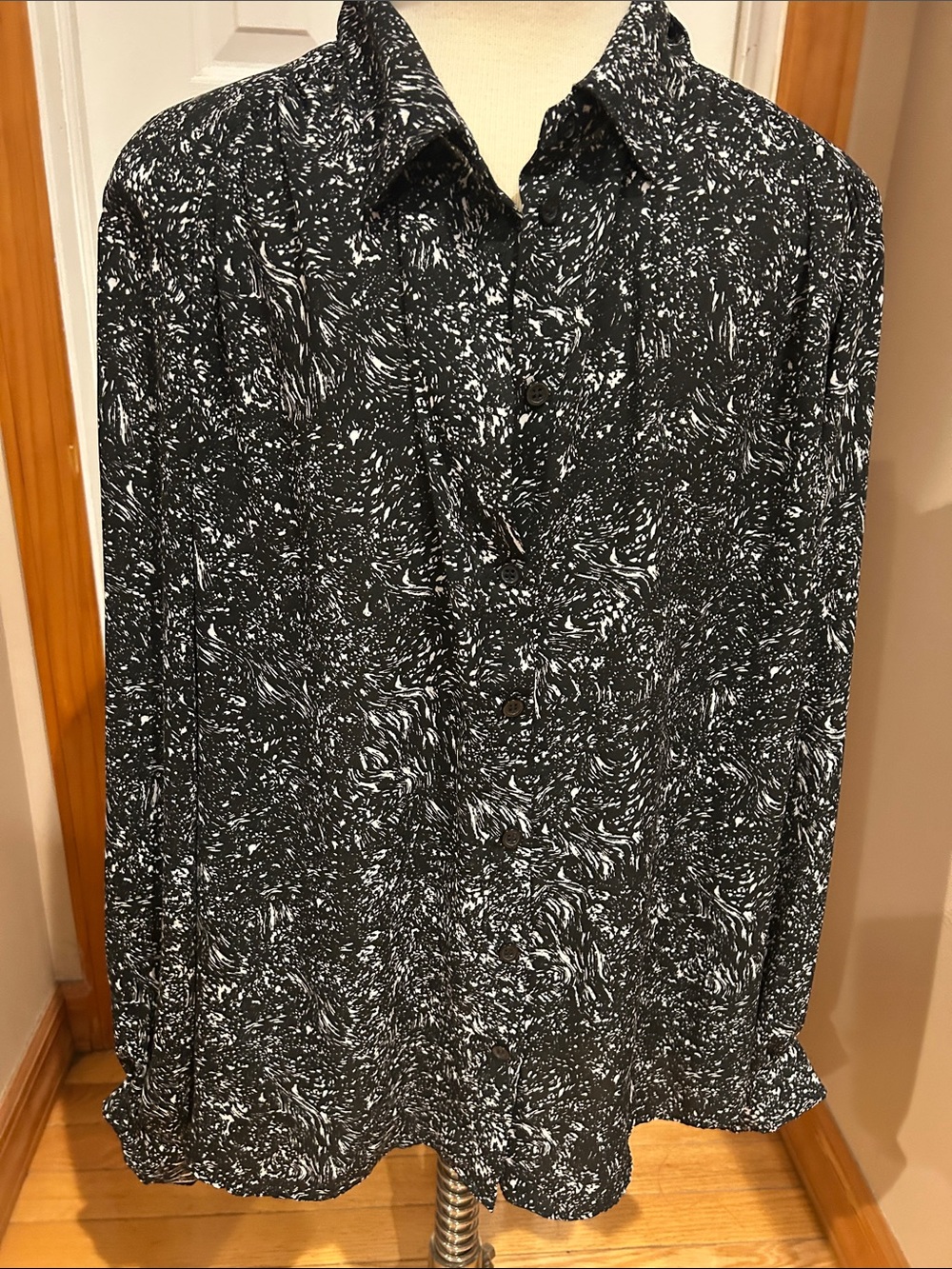 Faith & Zoe Black and White Swirl Print Button-Down Shirt